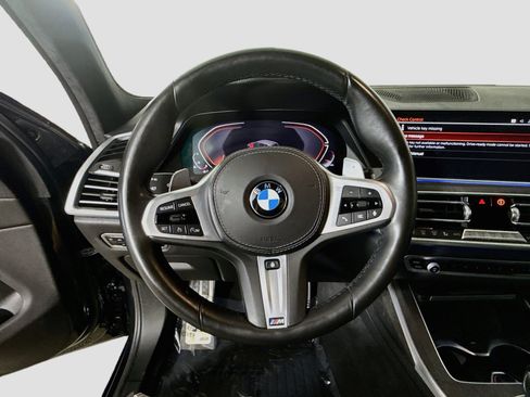 Used 2022 BMW X7 xDrive40i w/ M Sport Package AWD/4WD image 13