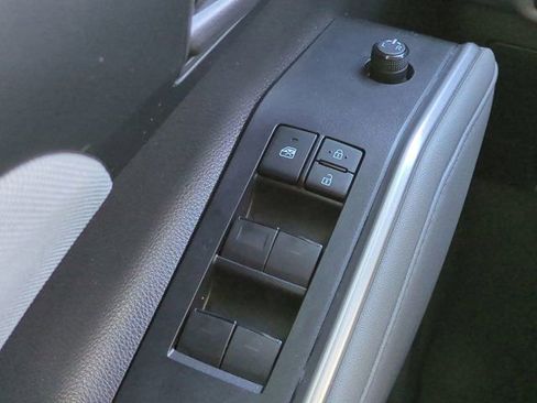 Used 2021 Toyota Highlander LE image 21