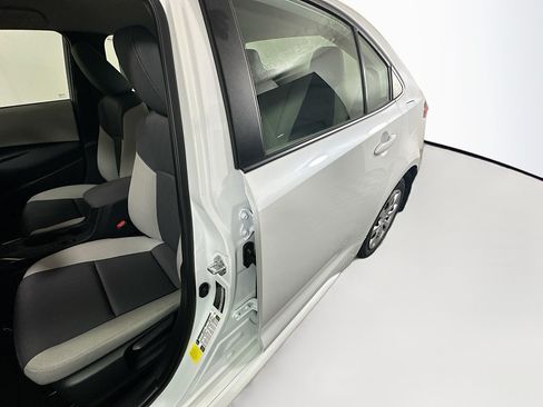 Used 2025 Toyota Corolla LE FWD image 12