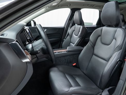 Certified 2023 Volvo XC60 B5 Plus w/ Climate Package image 13