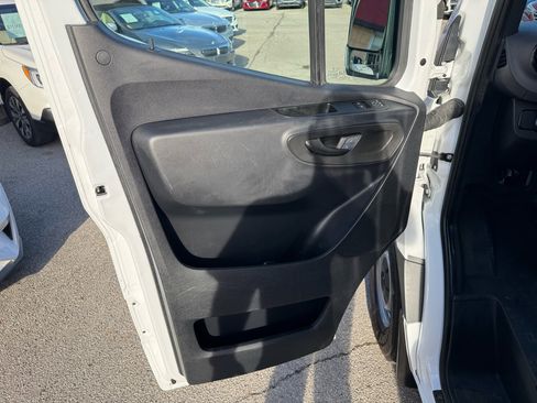 Used 2022 Mercedes-Benz Sprinter 1500 image 16
