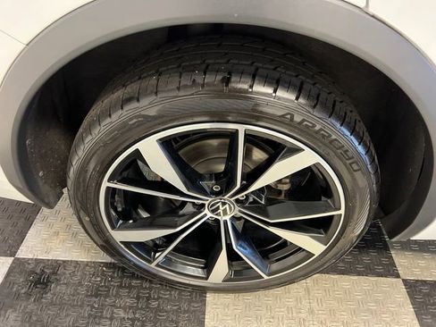 Used 2022 Volkswagen Tiguan SEL R-Line AWD/4WD image 15