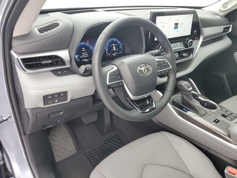 Used 2023 Toyota Highlander Platinum image 20