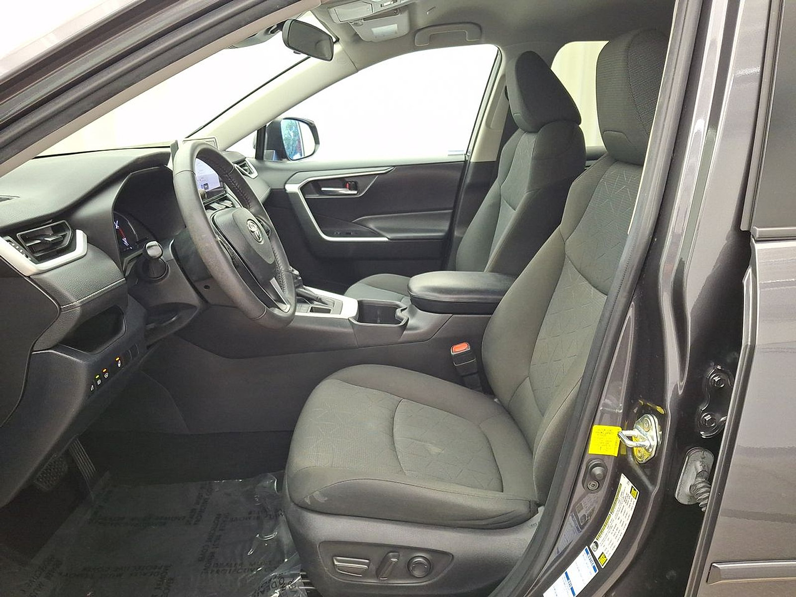 Certified 2023 Toyota RAV4 XLE w/ XLE Grade Weather Package AWD/4WD image 15