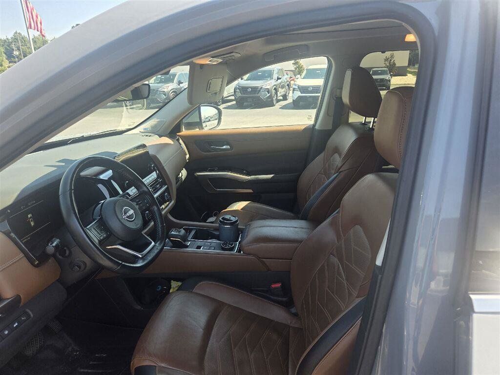Certified 2023 Nissan Pathfinder Platinum w/ Cargo Package AWD/4WD image 10