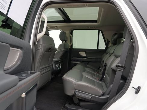 Used 2025 Ford Expedition Active AWD/4WD image 18