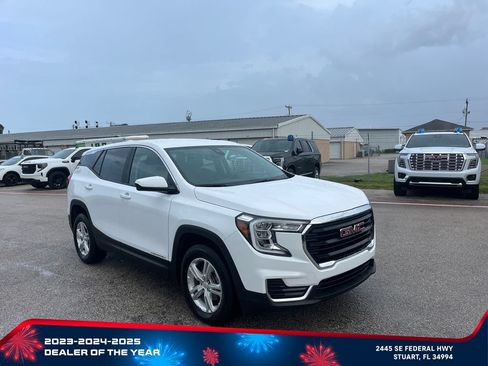Used 2024 GMC Terrain SLE AWD/4WD image 2