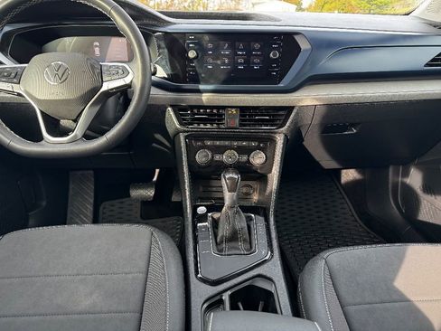 Used 2024 Volkswagen Taos SE image 20