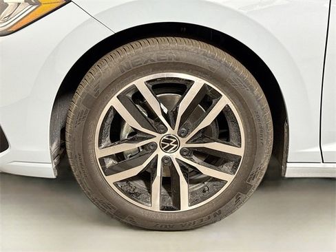 New 2025 Volkswagen Jetta SE image 17