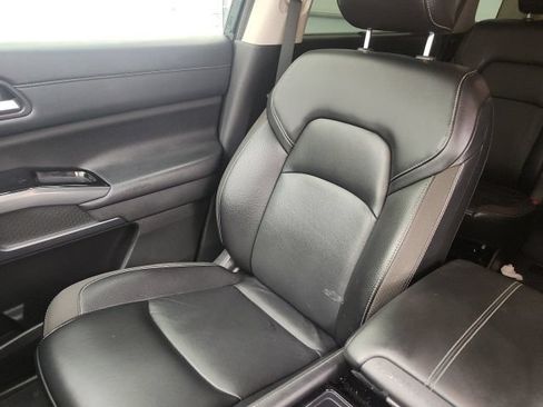Used 2024 Nissan Pathfinder SL w/ SL Premium Package FWD image 17