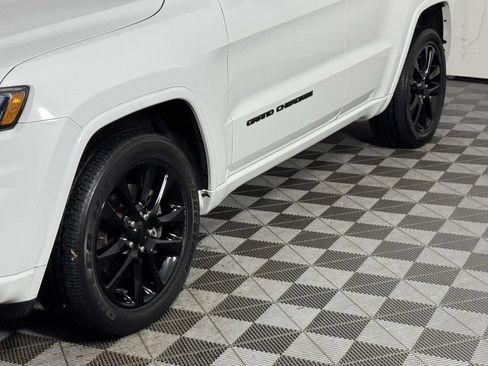 Used 2021 Jeep Grand Cherokee Laredo X AWD/4WD image 13