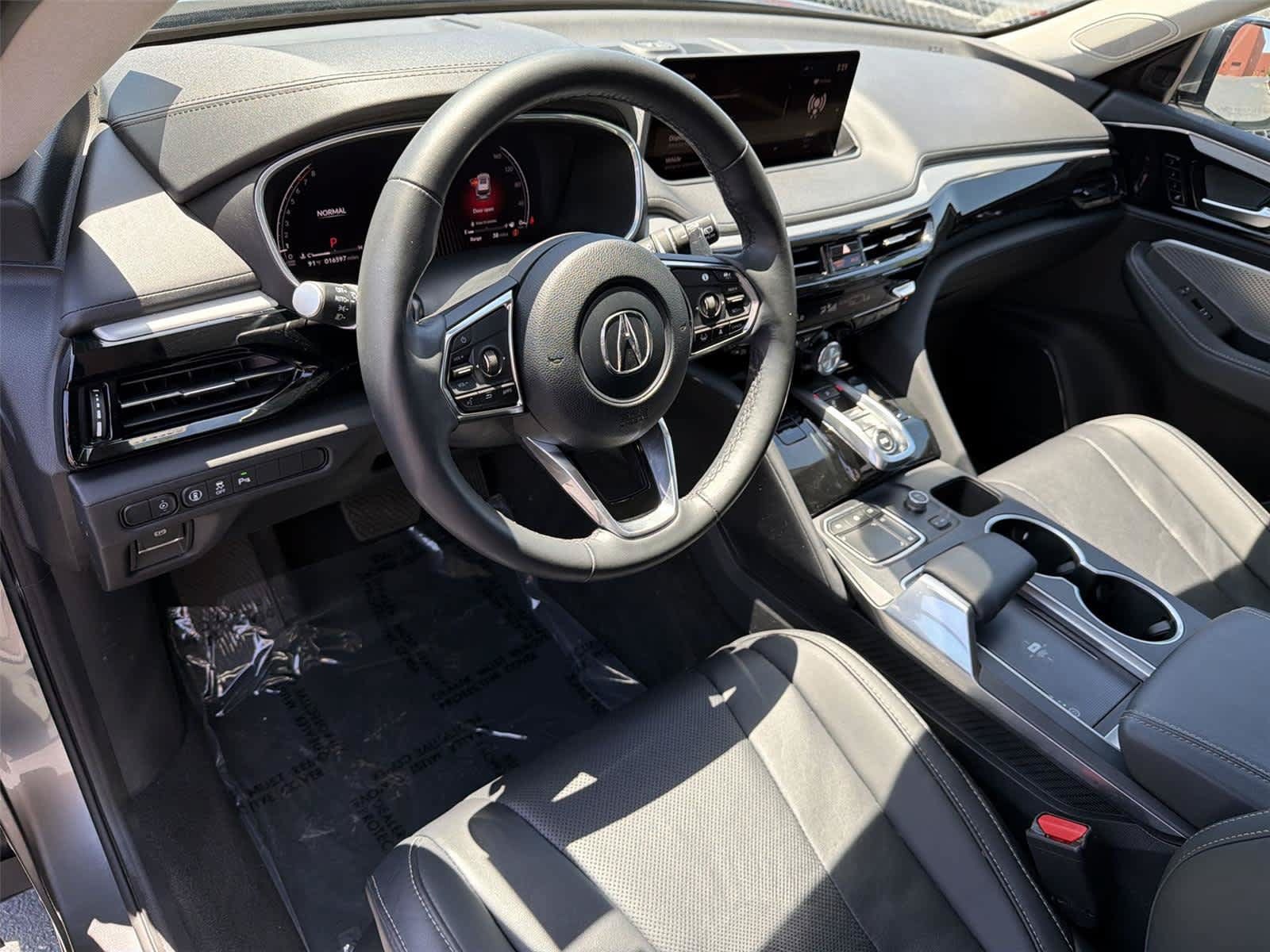 Used 2024 Acura MDX w/ Technology Package FWD image 2