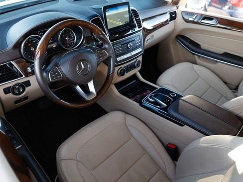 Used 2017 Mercedes-Benz GLS 550 4MATIC image 6
