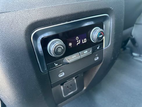 Used 2024 Chevrolet Tahoe High Country AWD/4WD image 25