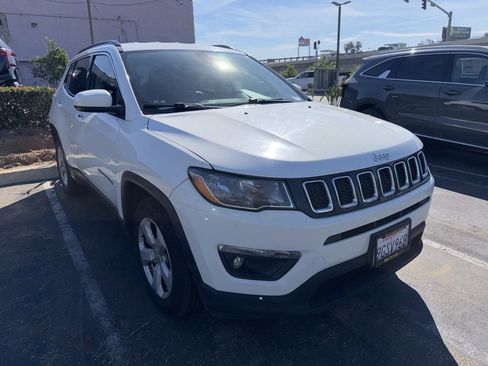 Used 2021 Jeep Compass Latitude image 3