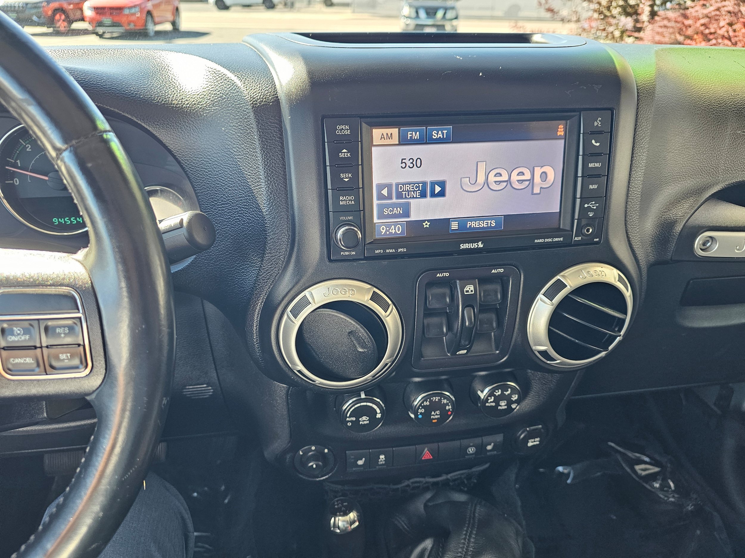 Used 2013 Jeep Wrangler Unlimited Sahara w/ Connectivity Group AWD/4WD image 14