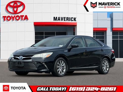 Used 2017 Toyota Camry XLE w/ Moonroof Package FWD image 1