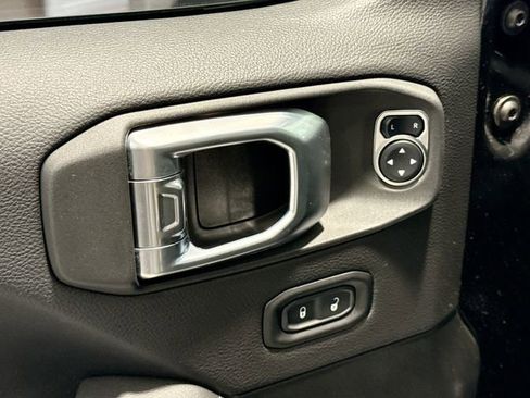 Used 2021 Jeep Gladiator Overland w/ Cold Weather Group image 15