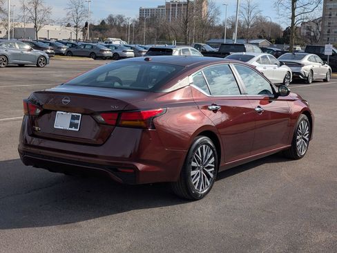 Used 2024 Nissan Altima 2.5 SV image 9