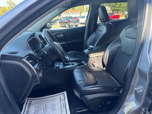 Used 2020 Jeep Cherokee Latitude Plus w/ Cold Weather Group image 11