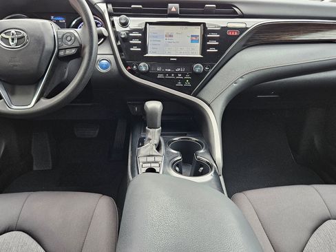 Used 2020 Toyota Camry LE image 10