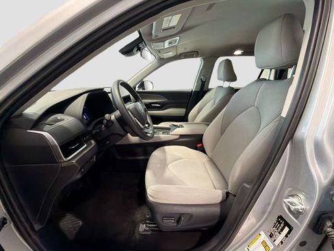 Certified 2025 Toyota Grand Highlander FWD image 17