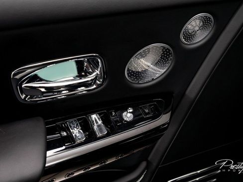 Used 2022 Rolls-Royce Phantom Sedan image 20