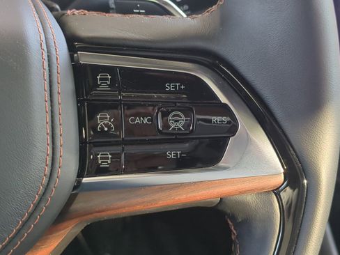 New 2025 Jeep Grand Cherokee L Summit w/ Advanced Protech Group IV image 28