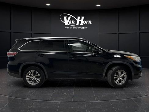 Used 2015 Toyota Highlander XLE image 2