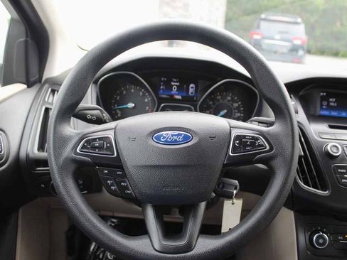 Used 2015 Ford Focus SE FWD image 16