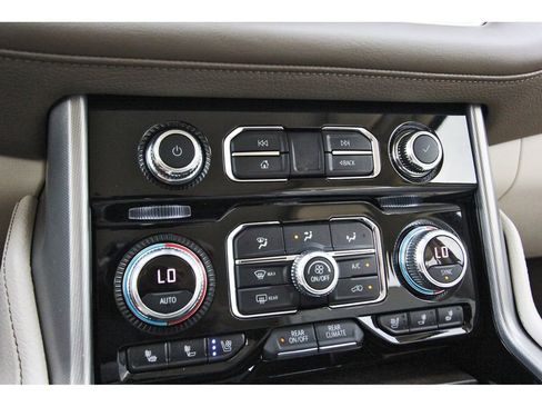 Used 2021 GMC Yukon Denali w/ Denali Premium Package image 24