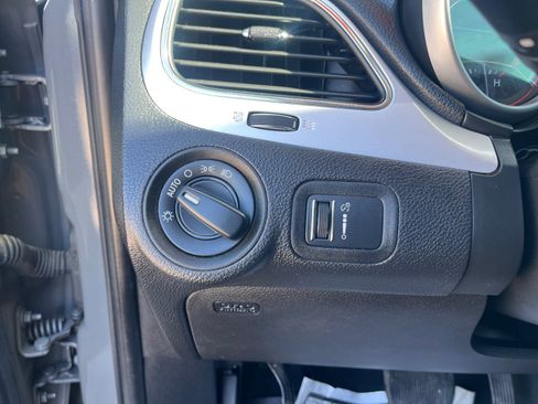 Used 2020 Dodge Journey SE w/ SE Popular Equipment Group FWD image 12
