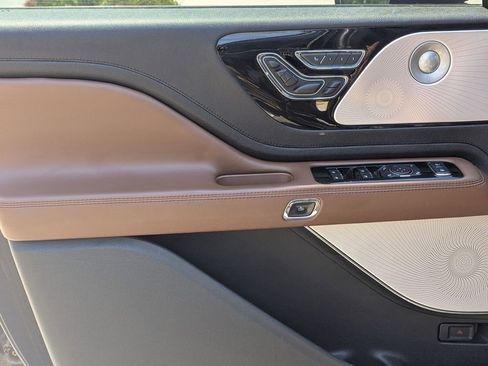 Used 2022 Lincoln Aviator Reserve w/ Equipment Group 201A AWD/4WD image 12