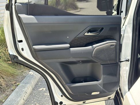 Used 2025 Lexus GX 550 w/ Accessory Package (2T) AWD/4WD image 13