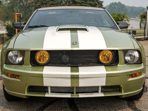 Used 2005 Ford Mustang Convertible RWD image 15