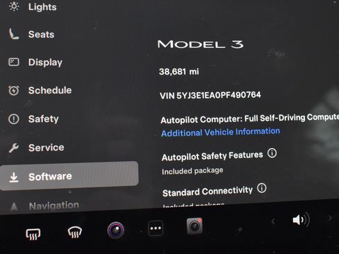Used 2023 Tesla Model 3 Standard Range image 30