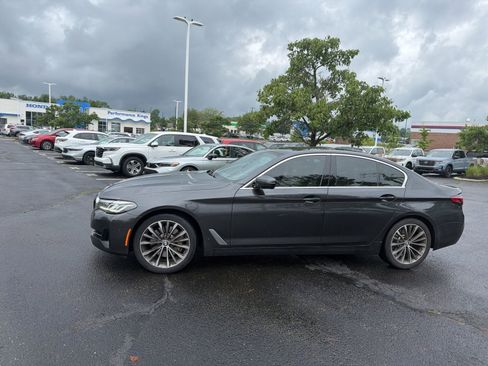 Used 2021 BMW 530i xDrive w/ Premium Package AWD/4WD image 2