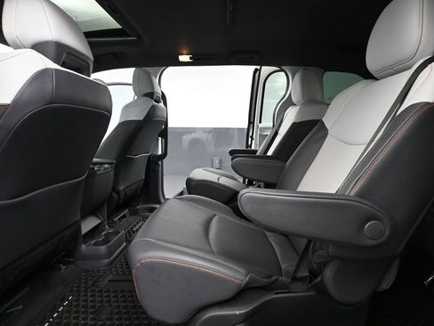 Used 2024 Toyota Sienna XSE AWD/4WD image 38