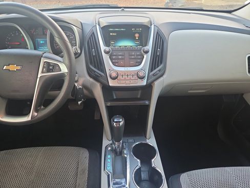 Used 2017 Chevrolet Equinox LT image 10