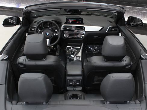 Used 2019 BMW 230i Convertible w/ M Sport Package image 29