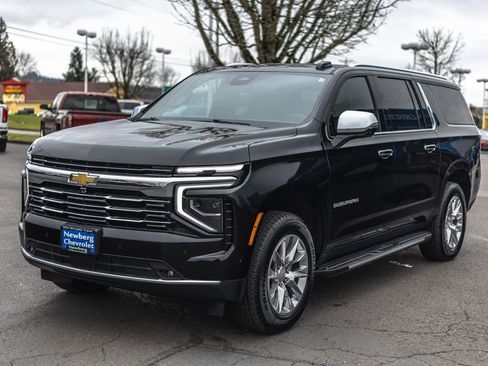 Used 2025 Chevrolet Suburban Premier image 5