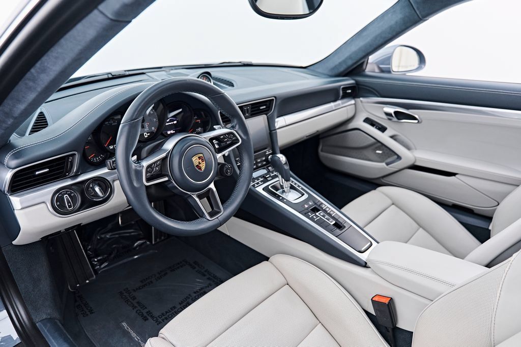 Used 2017 Porsche 911 Carrera 4S AWD/4WD image 2