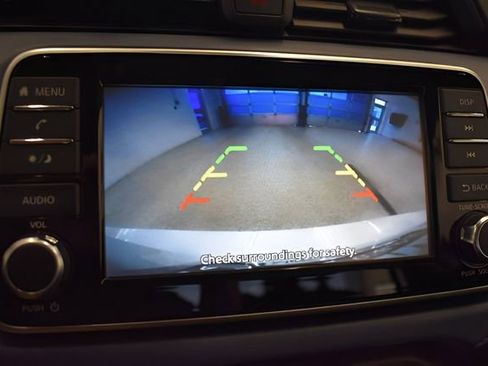 Used 2025 Nissan Versa SV FWD image 27