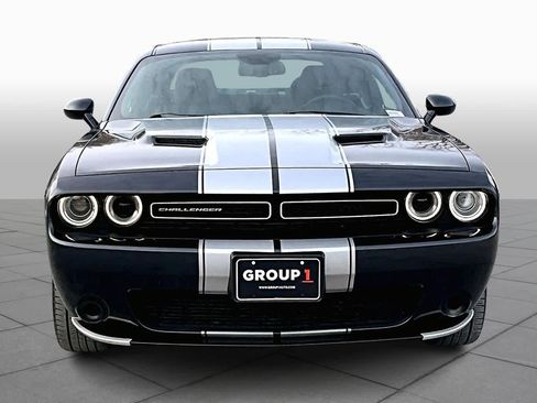 Used 2016 Dodge Challenger SXT image 4