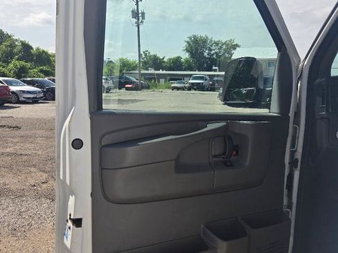 Used 2014 GMC Savana 3500 RWD image 13