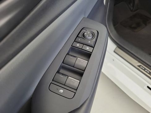 Used 2025 Toyota Prius LE FWD image 20