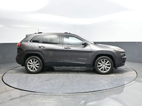 Used 2018 Jeep Cherokee Limited image 12