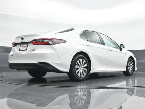 Used 2022 Toyota Camry LE image 13