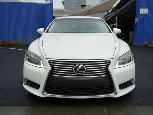 Used 2013 Lexus LS 460 RWD image 3