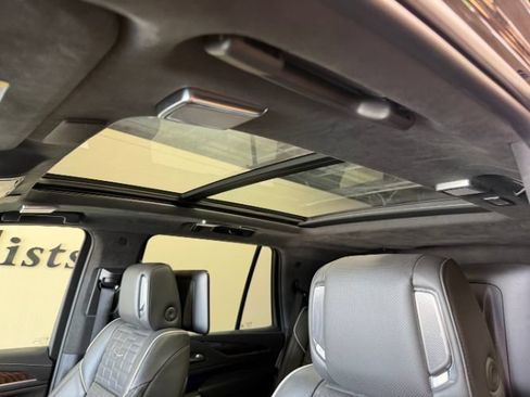 Used 2022 Cadillac Escalade Sport Platinum AWD/4WD image 25